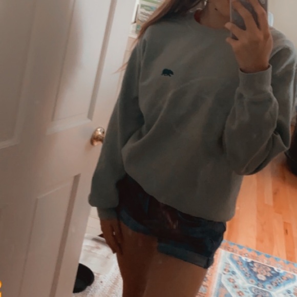 Erica Bear Sweashirt - Picture 2 of 2